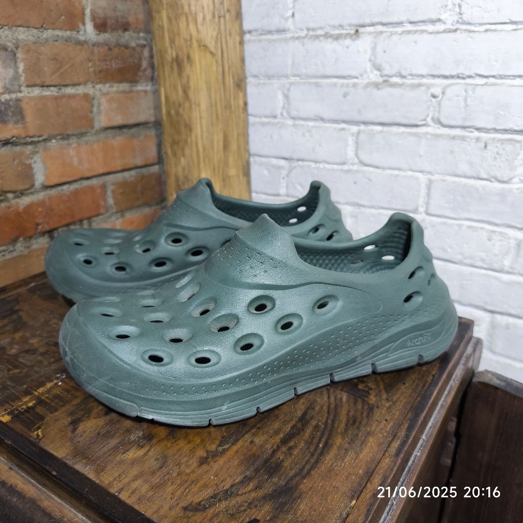 sepatu sandal Skechers size 45 preloved