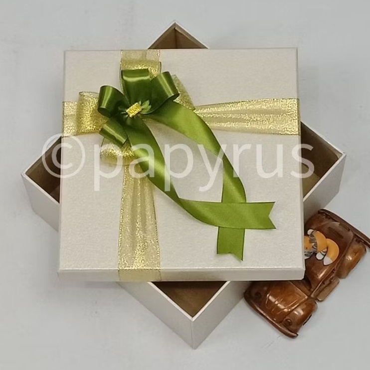 

PAPYRUS 22,5x22,5 Tinggi 5cm Kotak Kado Gift Box V3