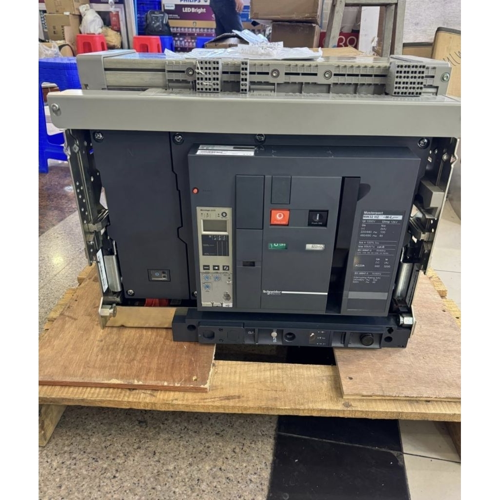 SCHNEIDER ACB NW10H14D2EH 4P 1000A DRAWOUT ACB NW10 4P 1000A DO