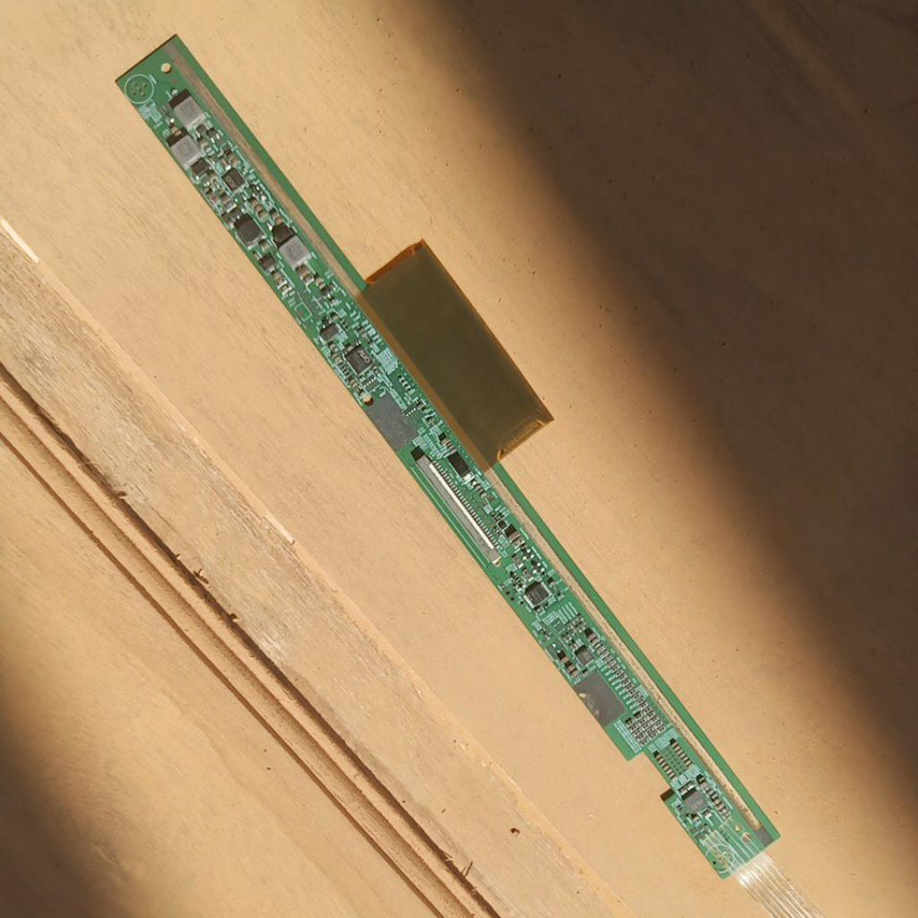 tikon polytron auo 32T24 tipe pld 32 TS1500