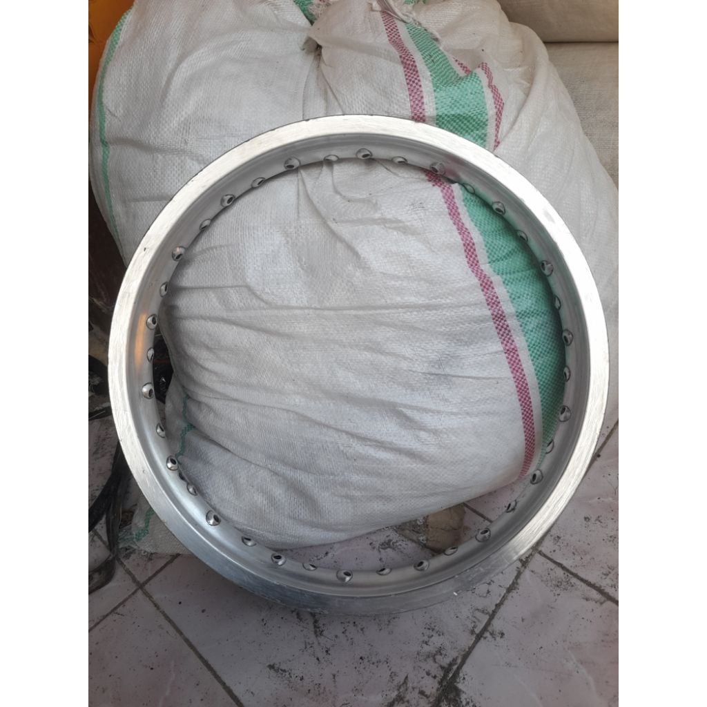 Velk TK JAPAN Ukuran 185 ring 17