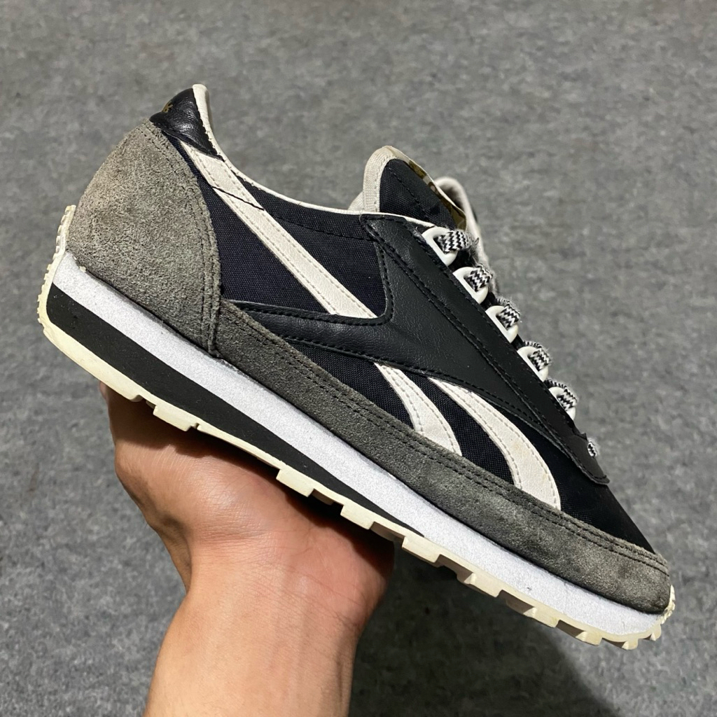 * Reebok Aztec Black White * Size : 34,5 ( 22cm ) * Condition : Good condition