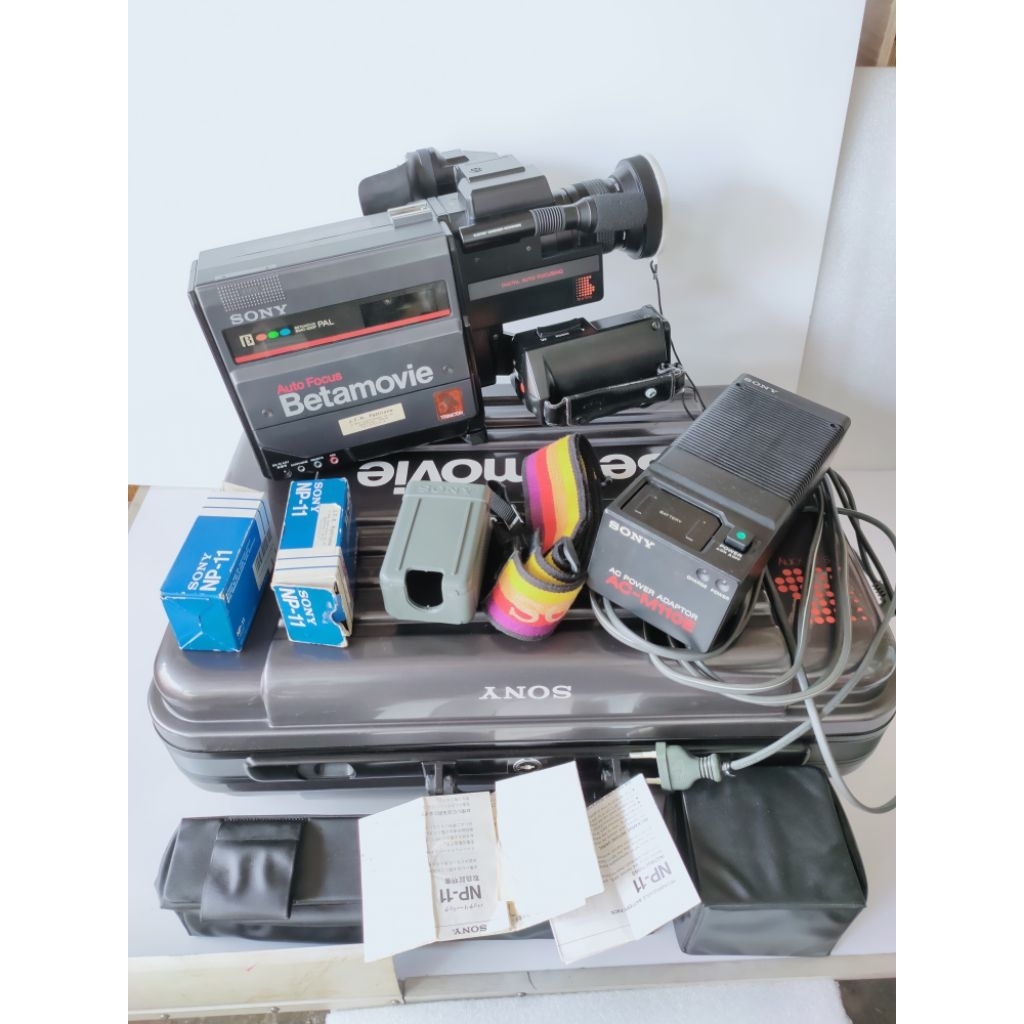 Kamera video vintage bersejarah di dunia musik Indonesia Sony Betamovie BMC-200P camcorder kaset bet
