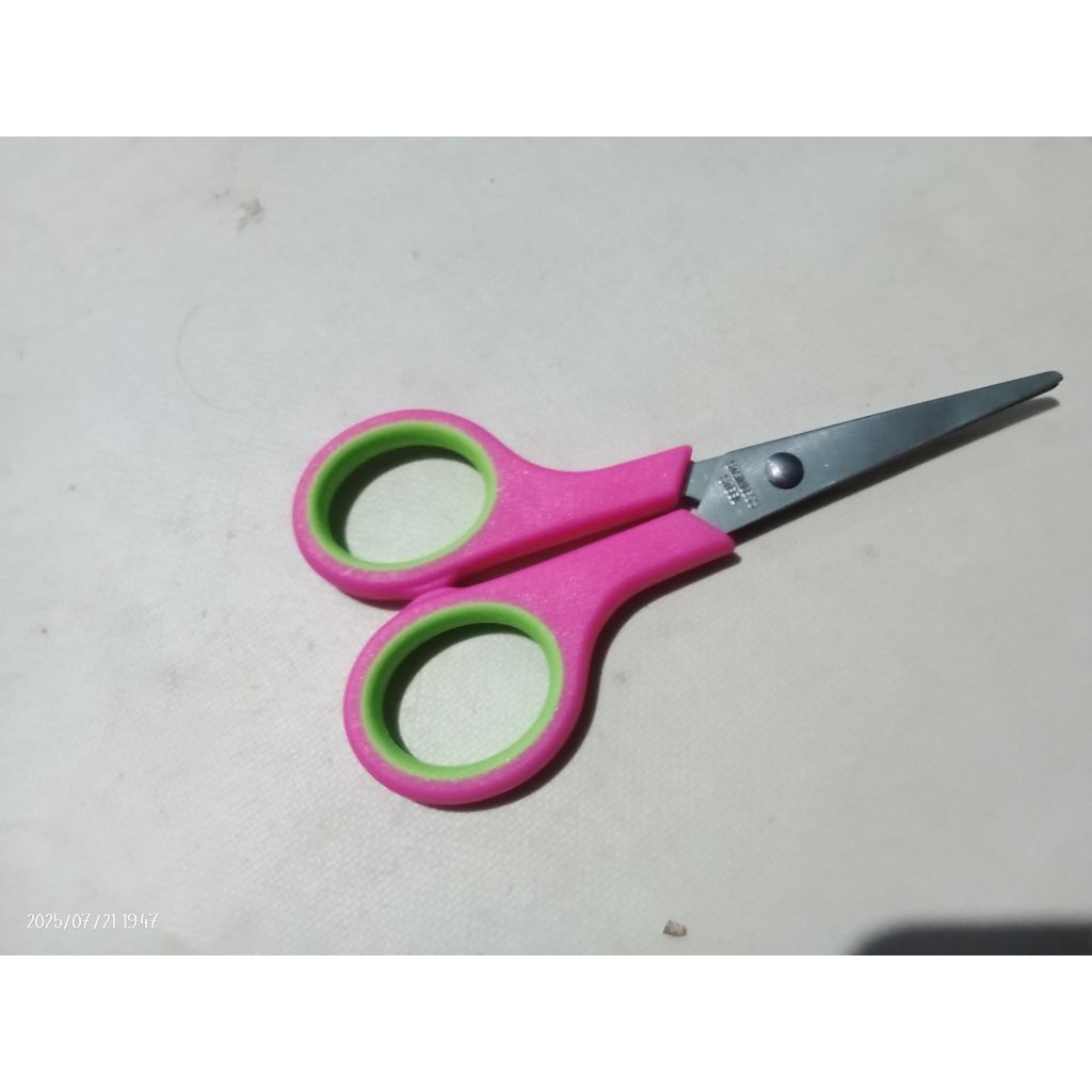 

(MURAH!) Gunting warna warni cantik untuk dijual kembali, untuk anak sekolah, atau dipakai langsung.