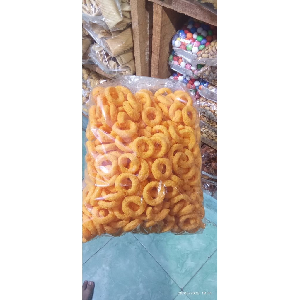 

cemilan Chiki ring rasa keju berat 250 gram