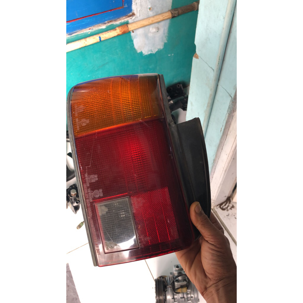 Lampu belakang daihatsu charade clasy (kiri)