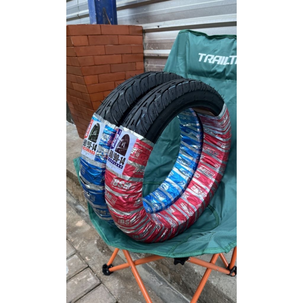 Sepasang ban motor ring 14, tubles.