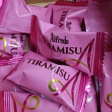 

(ECERAN) ALFREDO TIRAMISU ALMOND Isian Kacang almond Dengan Bubuk Tiramisu Milk Chocolate ( Orange) - White Chocolate ( Pink) - Dark Chocolate ( Hitam)