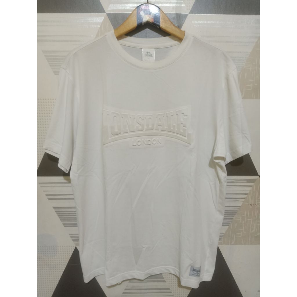 Tshirt Lonsdale Logo Timbul