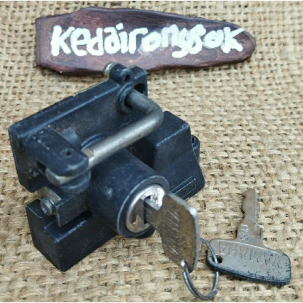 kunci jok yamaha trail DT100..ori baru