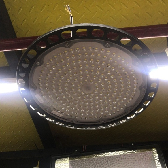 LAMPU HIGH BAY UFO 200 WATT