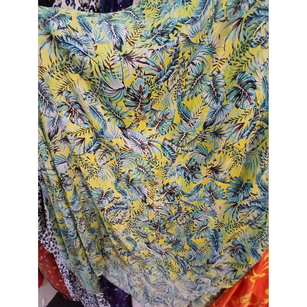 kain/Bahan satin silk motif kembang//Bahan maxmara silk motif kembang kecil-kecil//Kain silk meteran