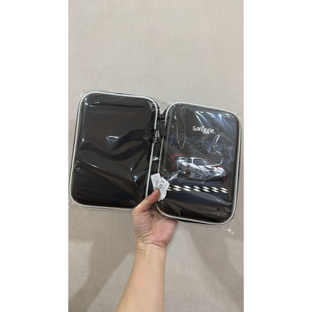 

Tempat pensil Smiggle Mobil Hitam Hardcase