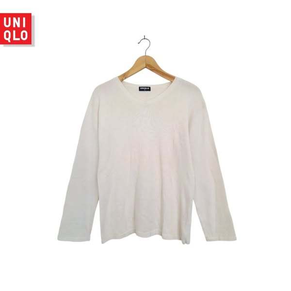 Sweater Basic V-Neck Uniqlo Putih (KODE : B90 -03 )