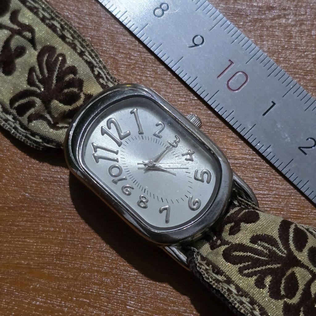 Jam Oval Nobrand Unik Import US Bekas