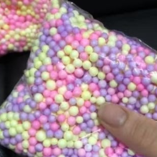 BUTIRAN STYROFOAM WARNA WARNI