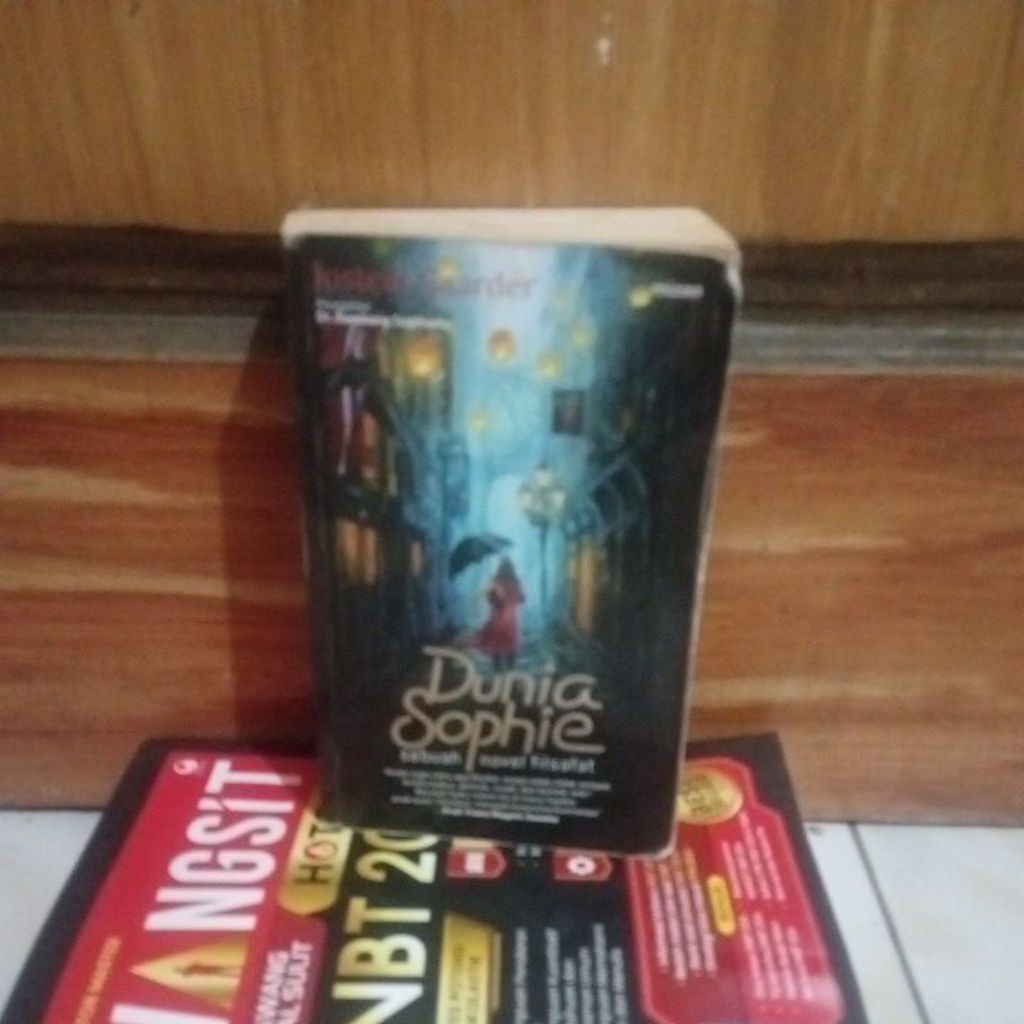 original bekas; Dunia Sophie oleh Jostein Gaarder