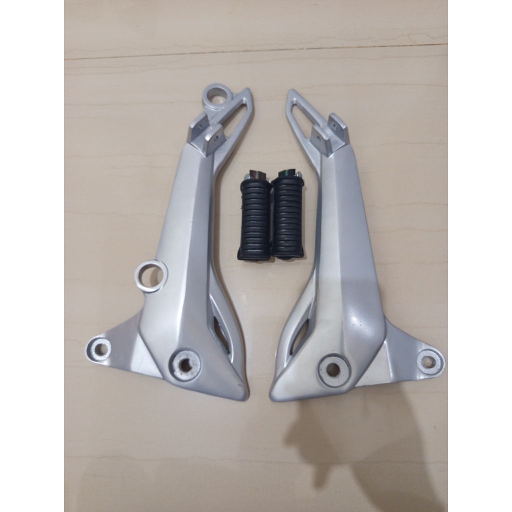 FOOTSTEP PIJAKAN KAKI BELAKANG MOTOR SHOGUN 125 R, SHOGUN 125 NEW SP, SHOGUN RR 125 VARIASI COATING 