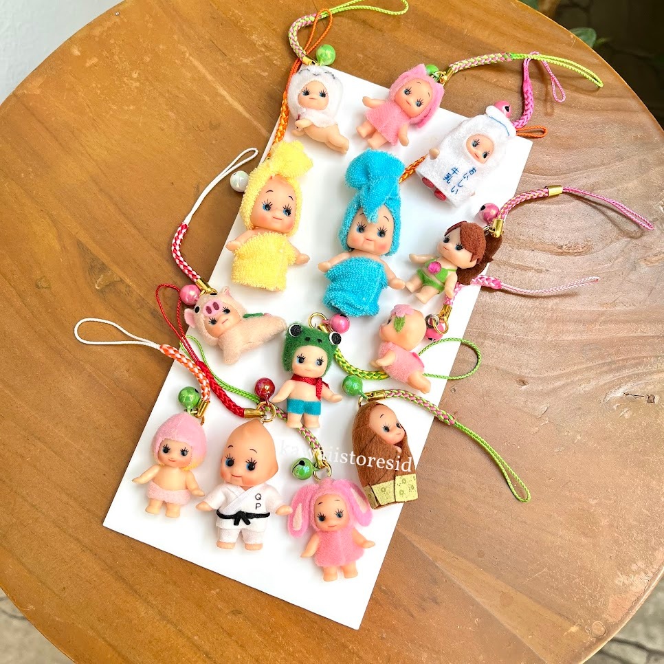 Kewpie Doll Charm Strap Keychain Momo Fukushima Costume Baby Doll Gotochi Jepang Gantungan Lucu Unik