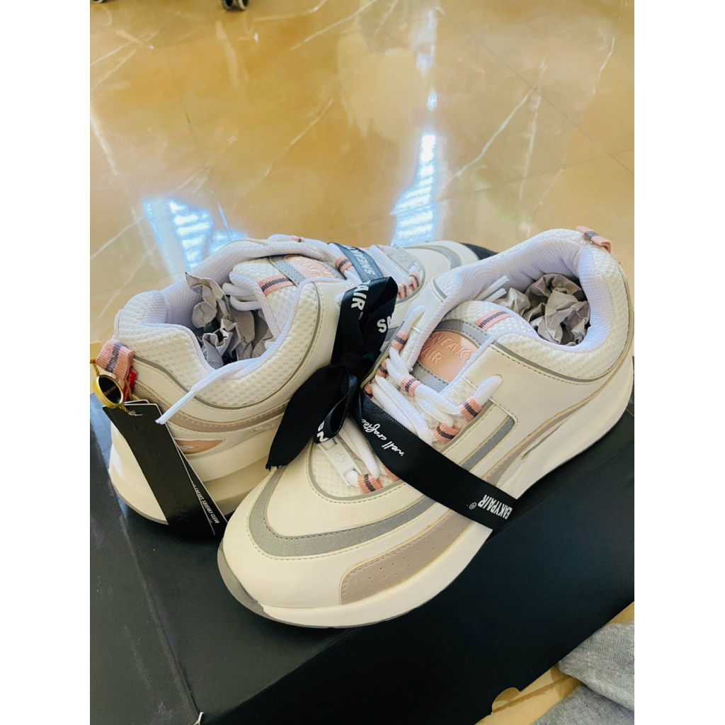 Sepatu Sneakypair (free 2 tali)