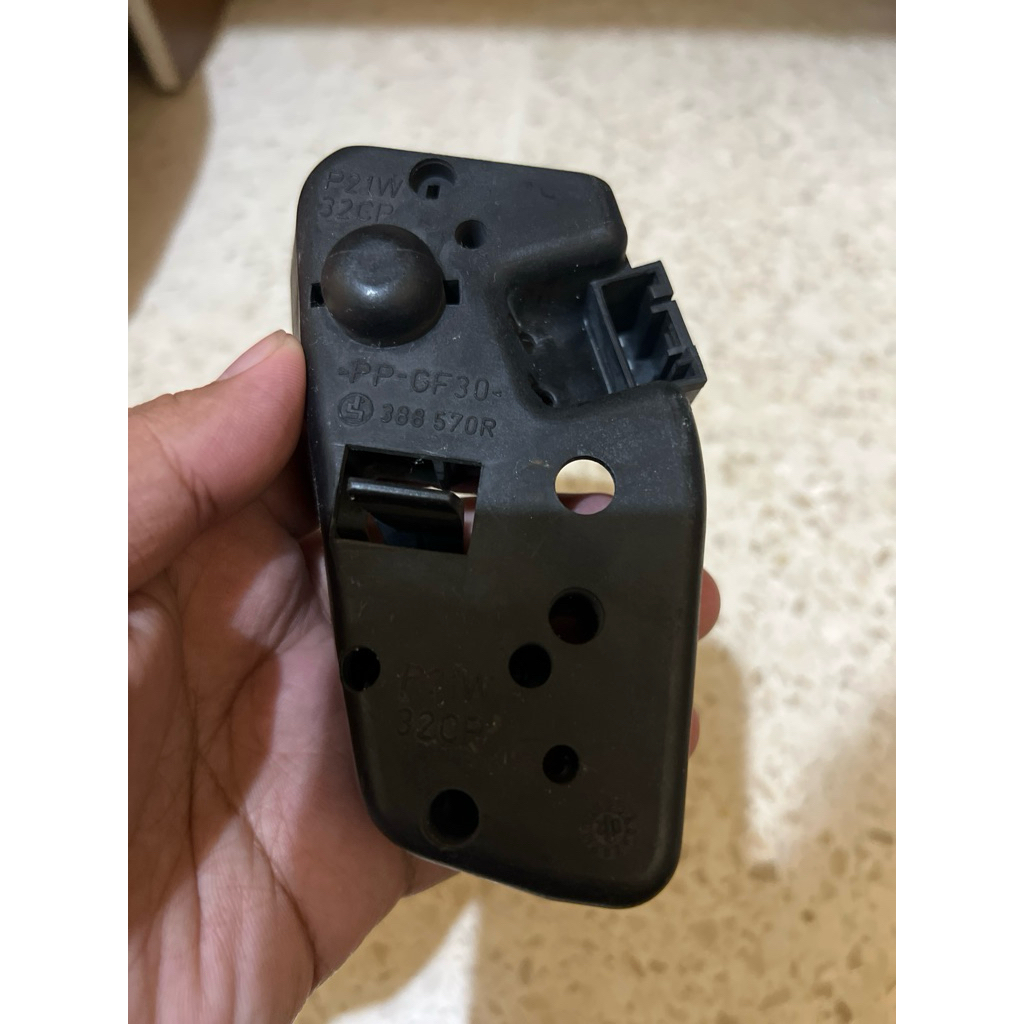 KANAN | RUMAH LAMPU BAGASI BMW E46 2003 FACELIFT