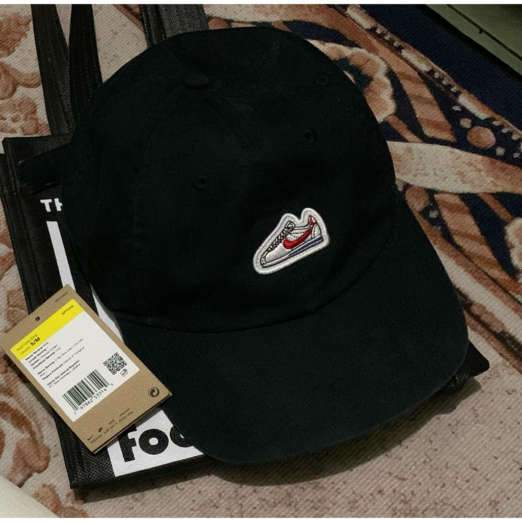 topi nike hitam