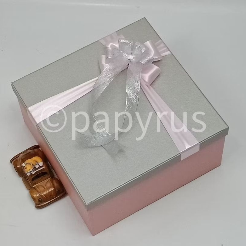 

PAPYRUS Kombinasi 30x30 Tinggi 15cm Kotak Kado Gift Box V3