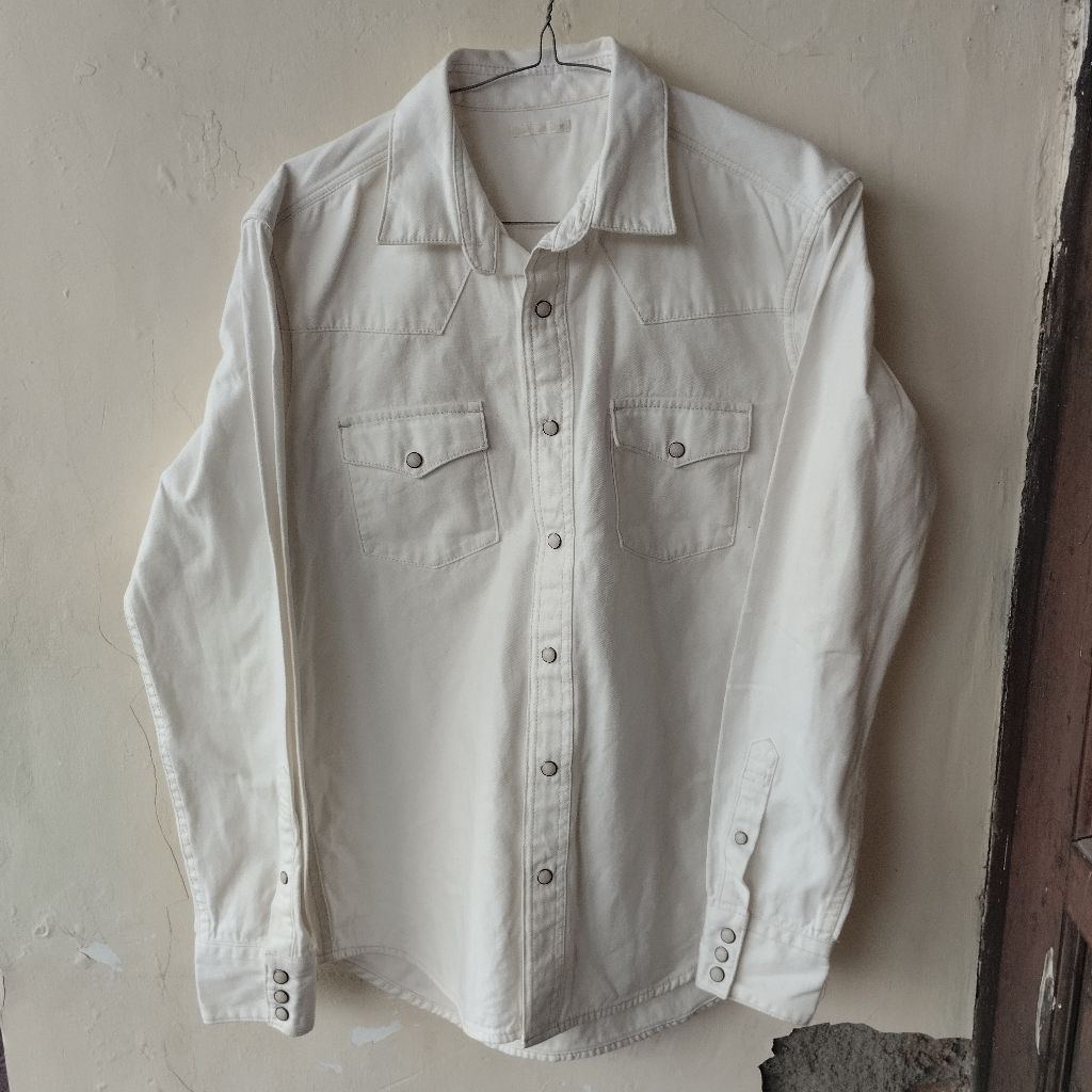 Kemeja Denim Gu White Original