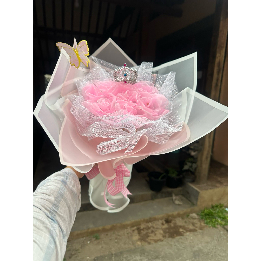 

Buket Mawar Pita Organdi 6 tangkai Soft Pink