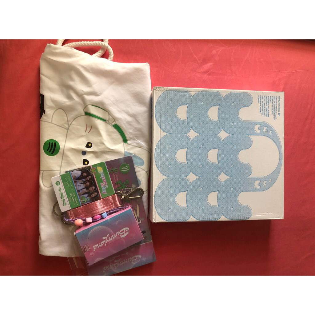 album new jeans beach bag hanni ver