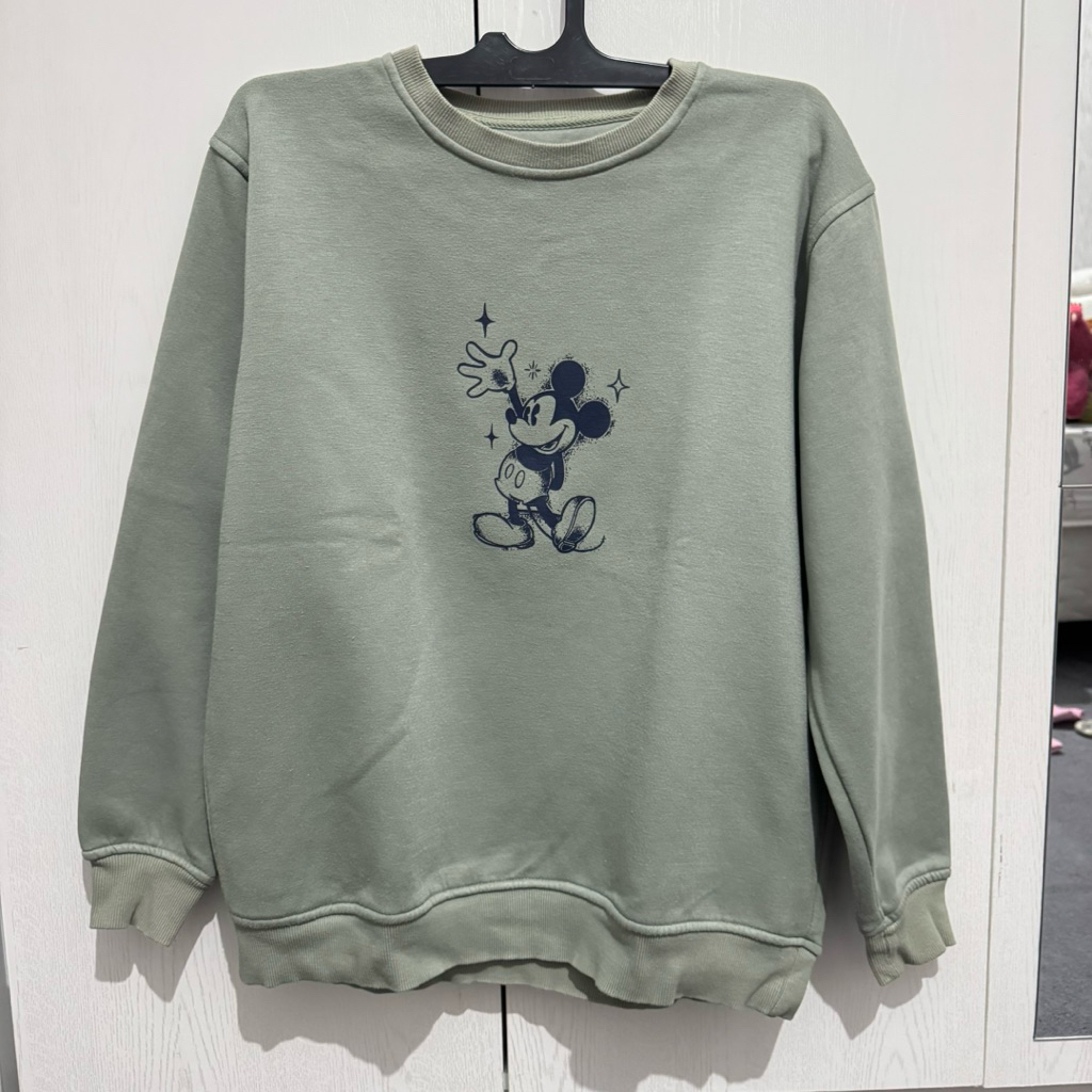 (Preloved) Crewneck Sweater Sweatshirt Erigo X Disney BACA DESKRIPSI SEBELUM MEMBELI