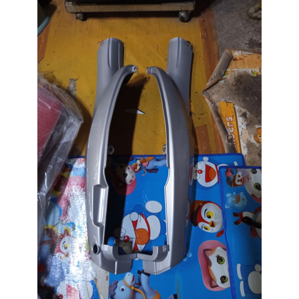 Cover Bodi Belakang Kanan Kiri Yamaha Alfa silver