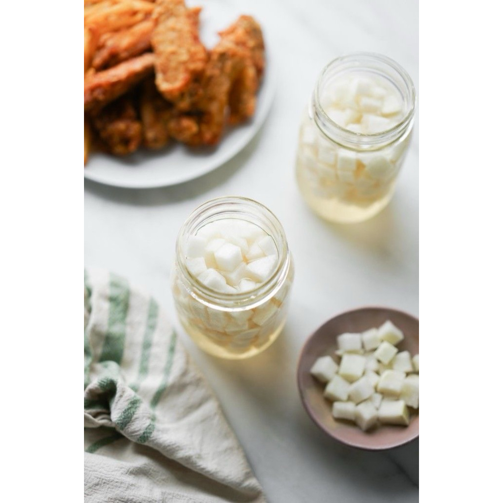 

chicken mu / acar lobak putih / Korean pickled radish