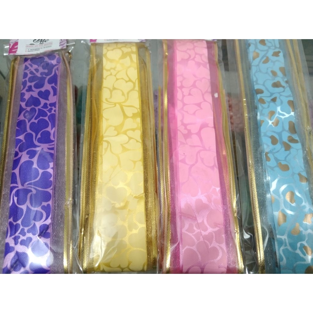 

Pita Serut Besar Motif Hati – Pilih Warna | Hiasan Parcel, Kado & Hampers