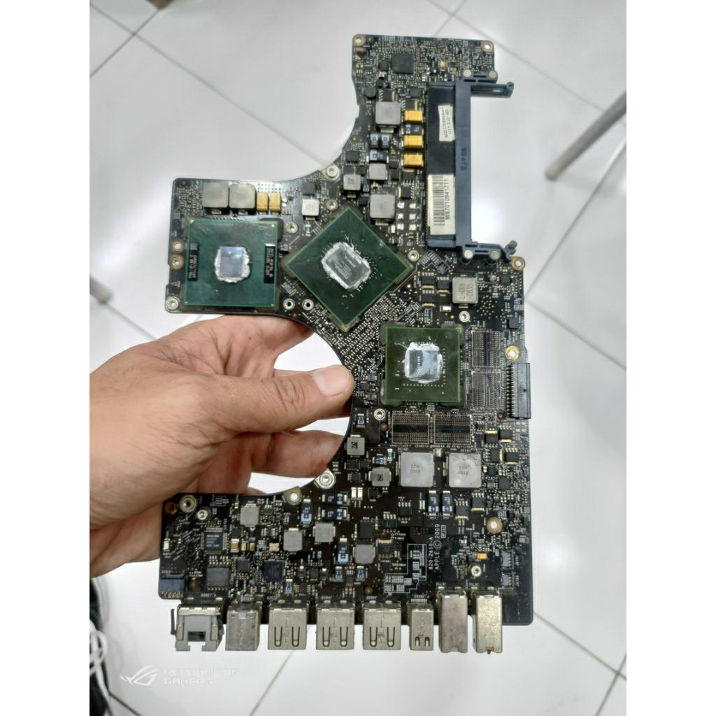 mainboard mati macbook pro 17 a1297 cabutan / copotan