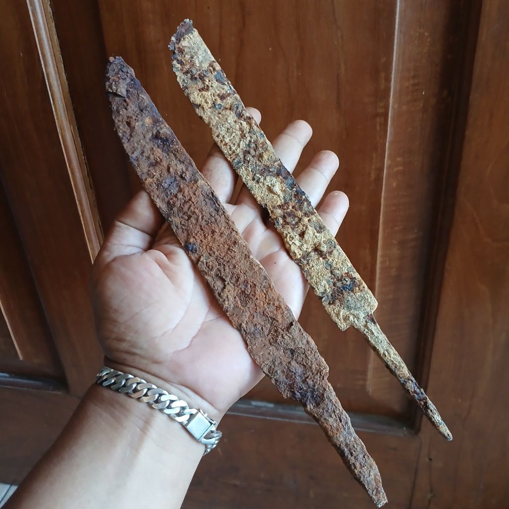 Koleksi Temuan Galian Tanah 2 Buah Jenis G0lok Wedhung era KaBudhan