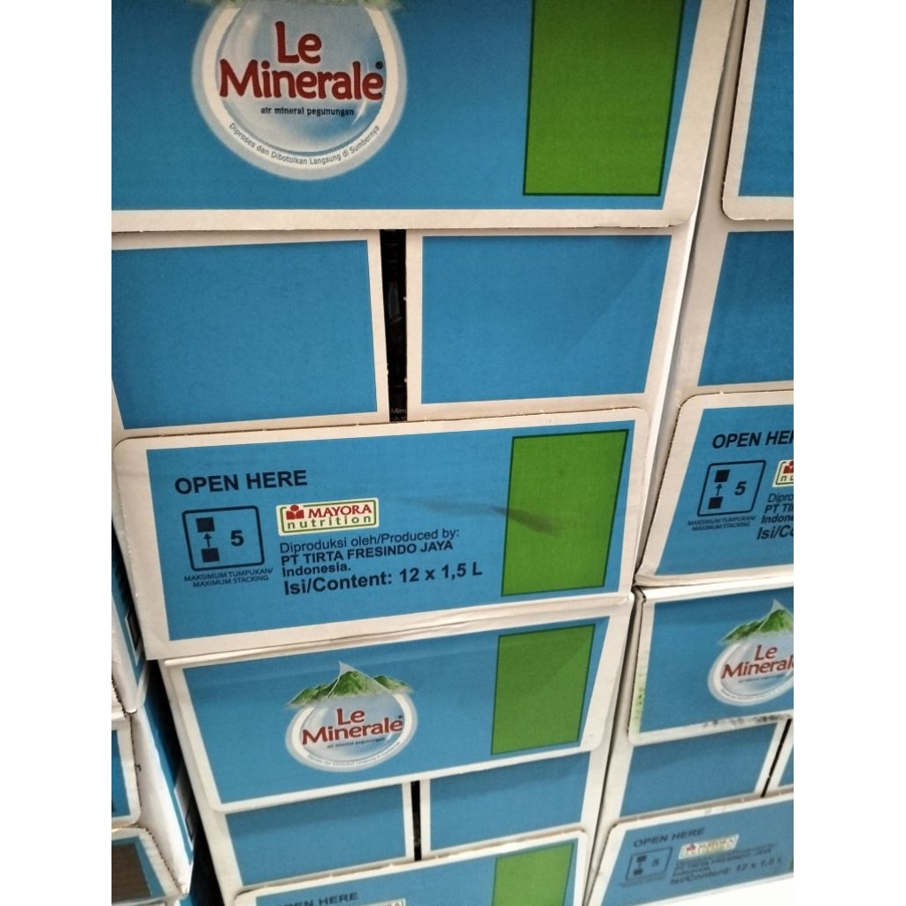

Air Mineral LE MINERALE ukuran 1500 ml