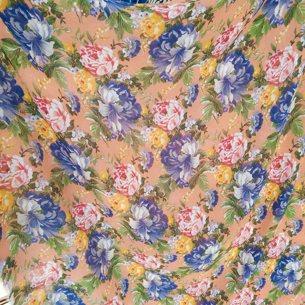 Kain Sifon Motif Peony Biru Pink – Lembut & Anggun (Harga Kain Per½ Meter)