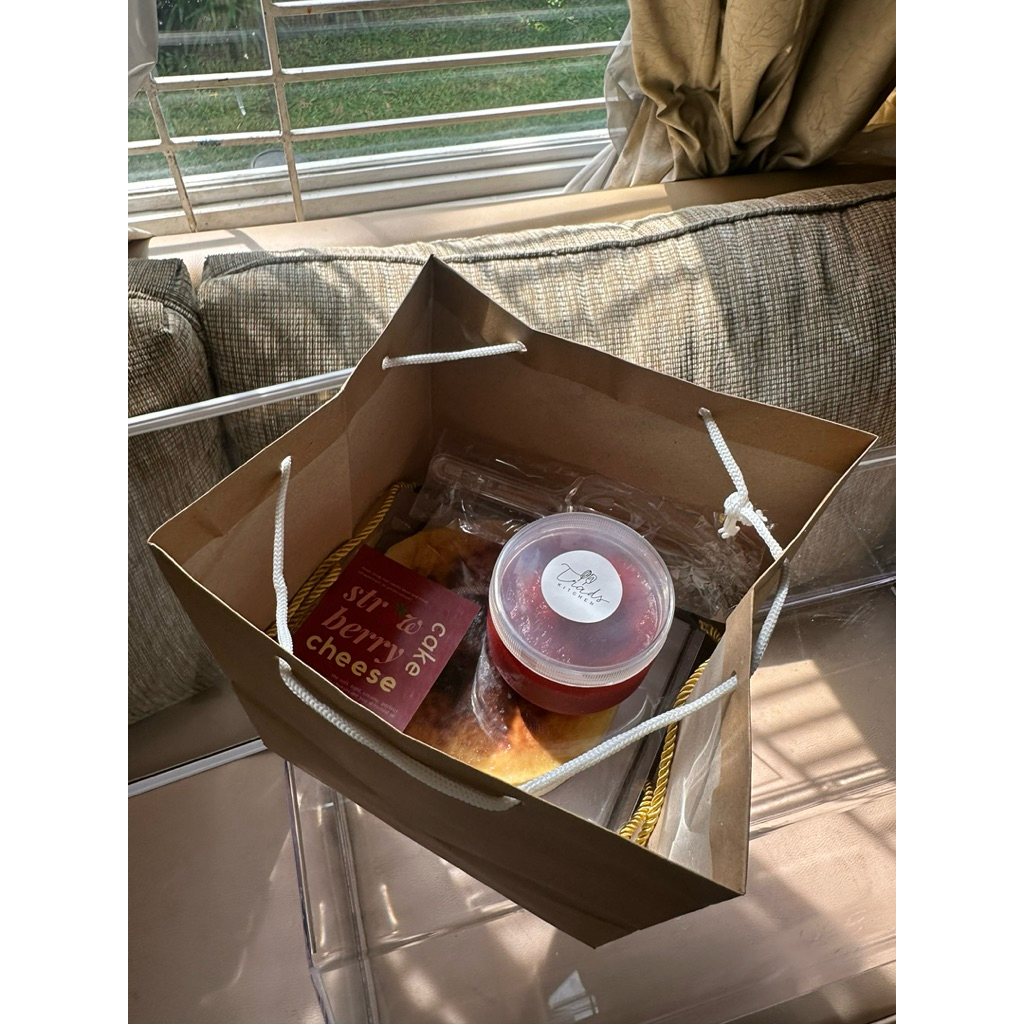 

[WHOLE] Strawberry NY Cheesecake - Trads Kitchen