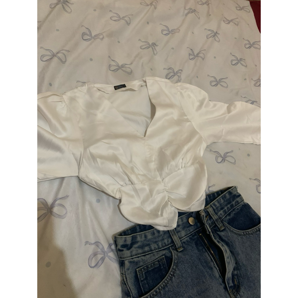Preloved - Blouse Satin Putih