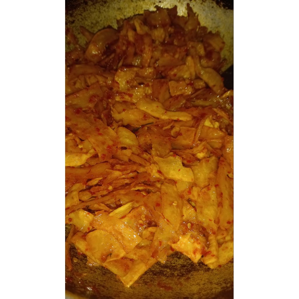 

kripik singkong mangleng pedas