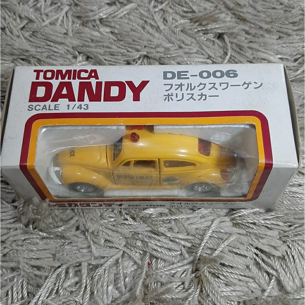 TOMICA VOLKSWAGEN BEETLE METRO POLICE 1/43