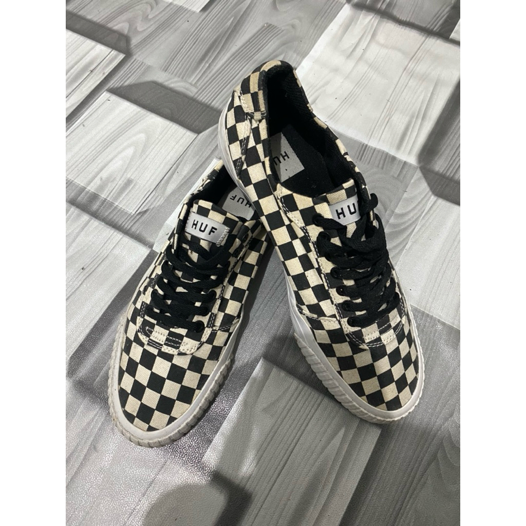 sepatu huf