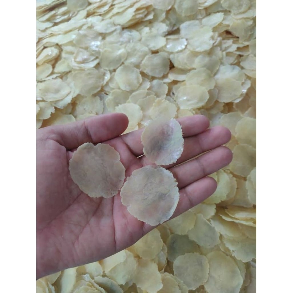 

emping melinjo mentah jajanan snack ringan cemilan enak