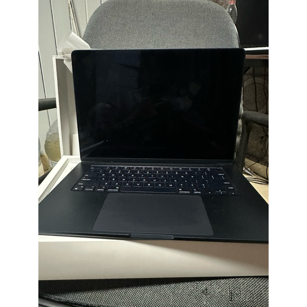 Macbook AIR M3 16GB/512GB 15Inches 10 Cores GPU 8 Cores CPU Second like NEW (NEGO)