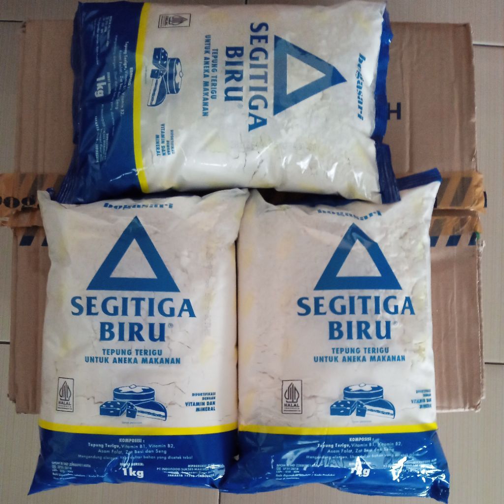 

Tepung terigu segitiga biru 1 kg