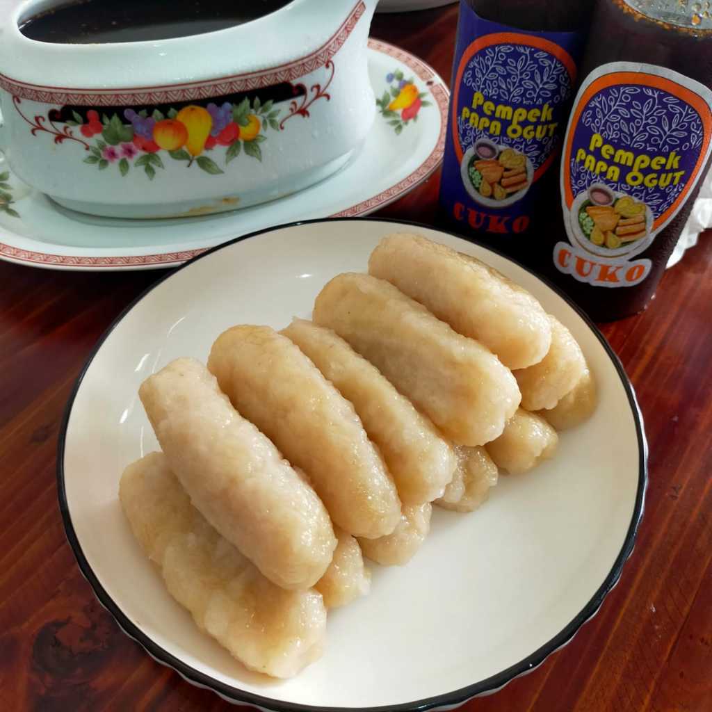 

PEMPEK PAPA OGUT - Pempek Lenjer Kecil Frozen isi 12 + Cuko 250 Ml