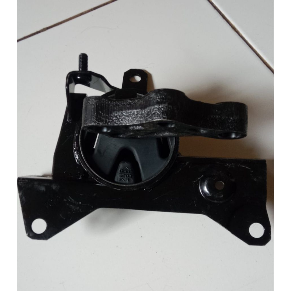 engine mounting kiri new ertiga matic 2018 original