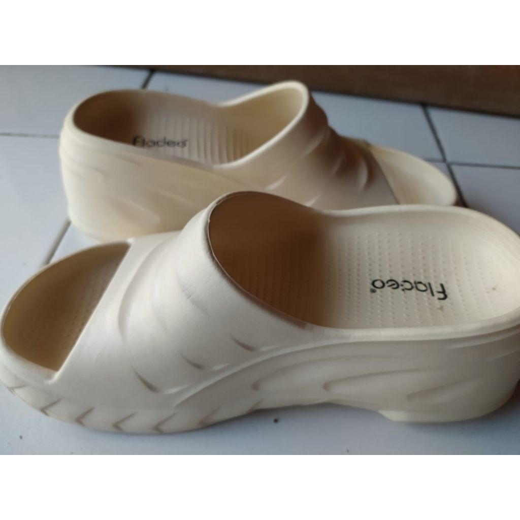 Fladeo Sandal Phylon Beige Wedges Wanita Uk. 36cm (Bekas)