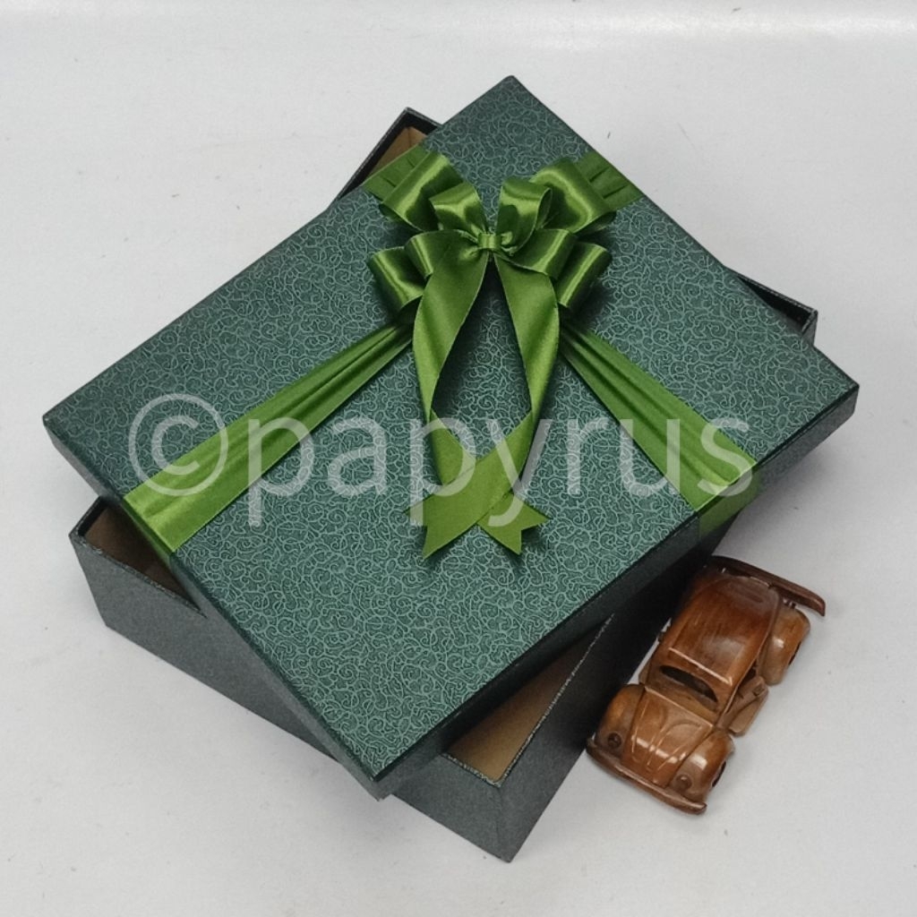 

PAPYRUS 25x30 Tinggi 8cm Kotak Kado Gift Box Hardbox Hampers V2